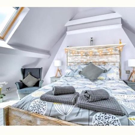 Charming 3-Bed Cottage In Суонидж Экстерьер фото